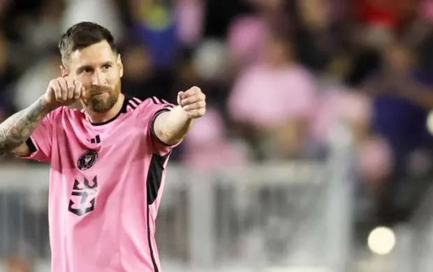Messi ən çox nifrət etdiyi futbolçunun adını açıqladı 