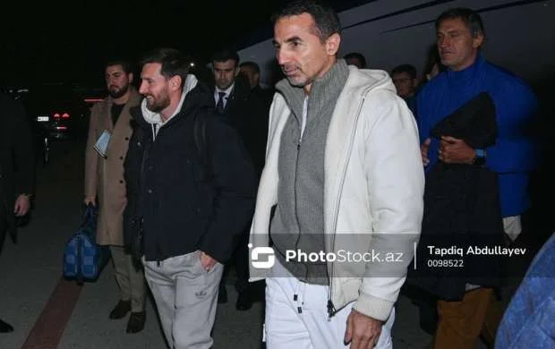 Messi və komanda yoldaşları Bakıya gəldilər - FOTO 
