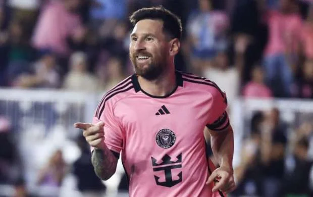 Messi özünə bənzəyən futbolçunun adını dedi 