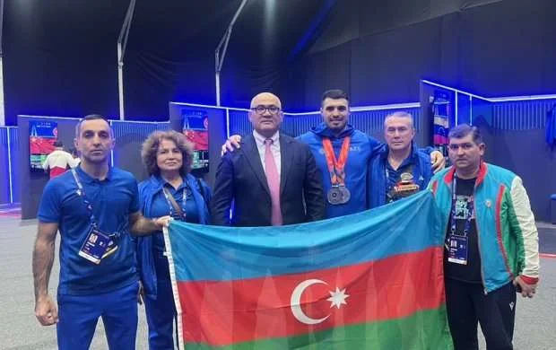 Dadaşbəyli DÇ-də gümüş medal qazandı 