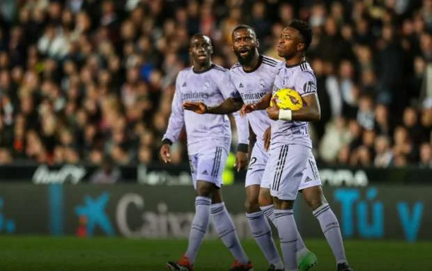 Sabiq ulduzu "Real Madrid"in əsas problemini dedi 