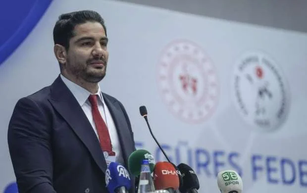 Türkiyəli Olimpiya çempionu federasiya prezidenti oldu 