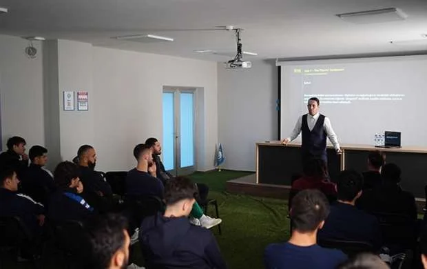 "Səbail"in məşqçi və futbolçuları üçün seminar keçirildi 