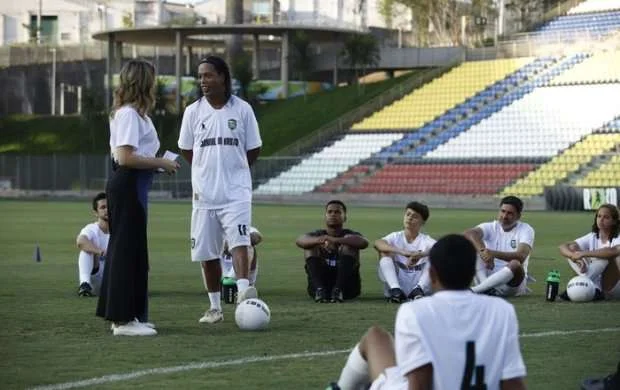 Ronaldinyo onlayn dərs keçəcək 