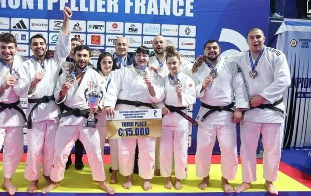Azərbaycan millisinin üzvü Çempionlar Liqasında bürünc medal qazandı 