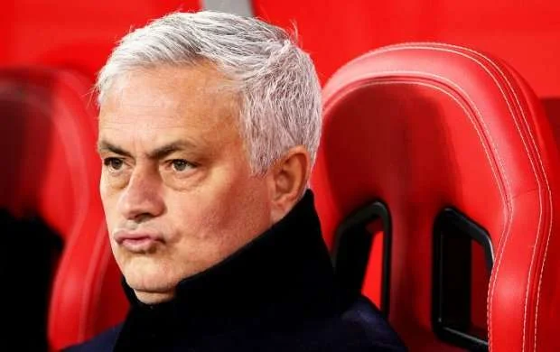 Mourinyu xəstəxanaya düşdü, əməliyyat olundu 