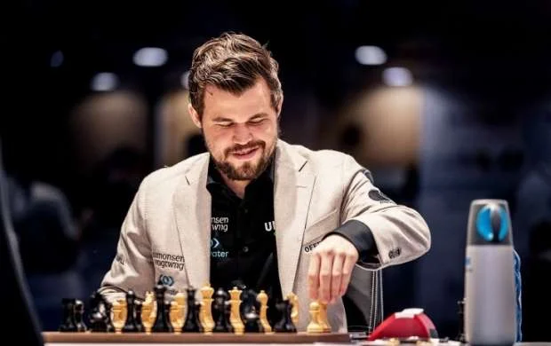 Maqnus Karlsen dünya çempionatından qovuldu - SƏBƏB 
