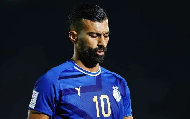 Qadın azarkeşi qucaqlayan futbolçu yarım milyard cərimələndi 