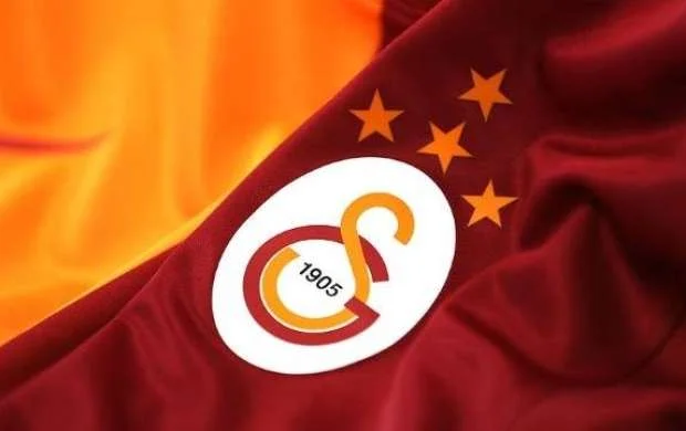 "Qalatasaray"da eyni gündə iki müqavilə 