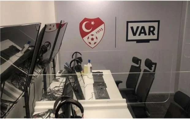 Türkiyə Super Liqasında əcnəbi VAR hakimləri olacaq 