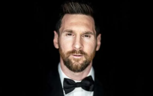 "Nou Kamp"dakı xatirə əşyaları hərraca çıxarıldı - Ən bahalısı Messi və Maradonanın... 