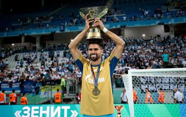 Braziliya klubu "Zenit"in futbolçusunu havayı istəyir 