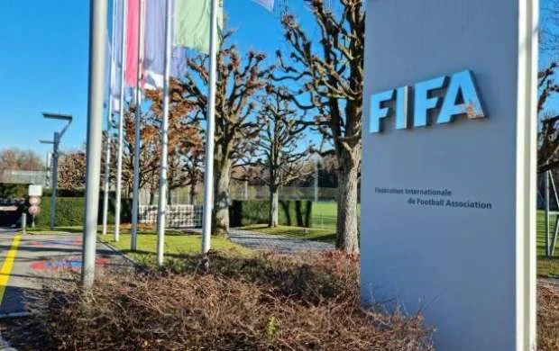 FİFA federasiya prezidentini postundan kənarlaşdırdı 