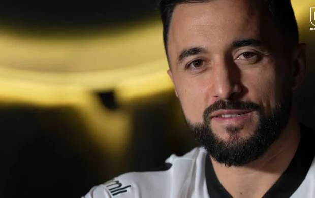 "Neftçi"nin əsas və sevilən bir futbolçusu olaraq..." - Elvin Camalov 