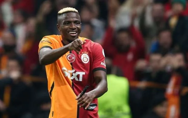 "Qalatasaray"ın ulduzu qalmaqala səbəb oldu - Müxbiri yumruqladı 