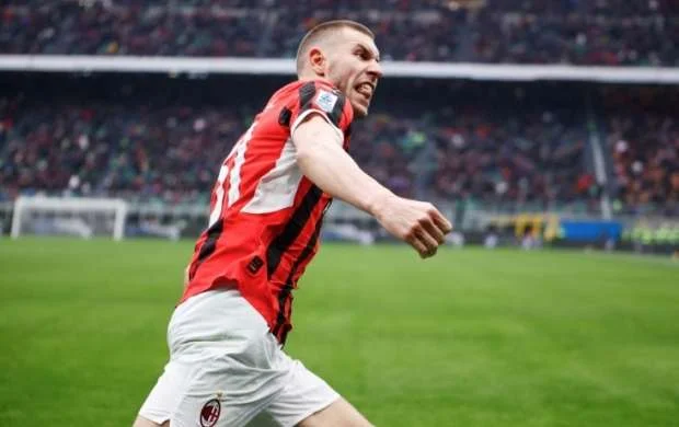Serb müdafiəçi "Milan"dan ayrılmaq istəyir? - Sualı cavablandırdı 