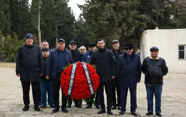 Azərbaycan Futbol Hakimləri birliyinin üzvləri Tofiq Bəhramovun məzarını ziyarət etdilər 