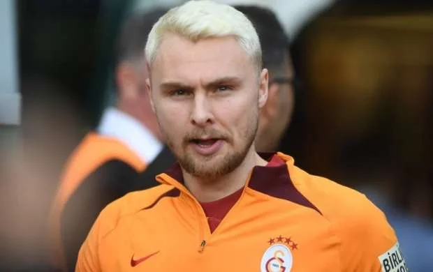 Nelsson "Qalatasaray"ı İtaliya klubuna dəyişir - Razılıq əldə edildi 