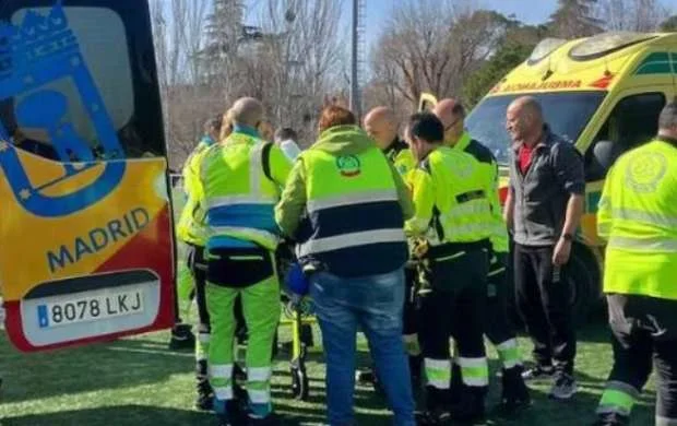 İspaniyada çempionatında həyəcanlı anlar: Futbolçular hakimin həyatını xilas etdilər 