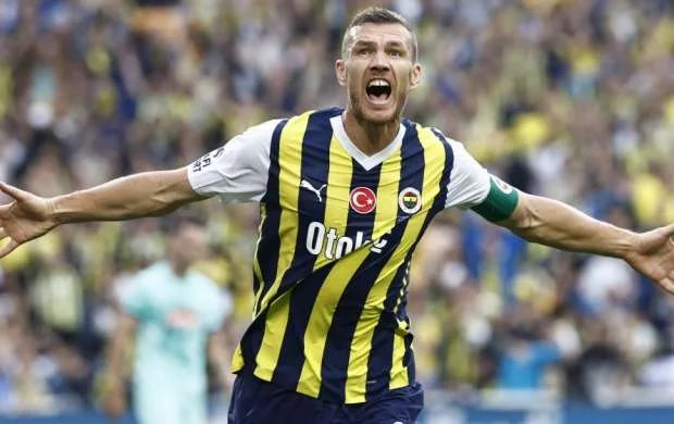 "Fənərbağça"nın daha bir futbolçusunun əli sındı 