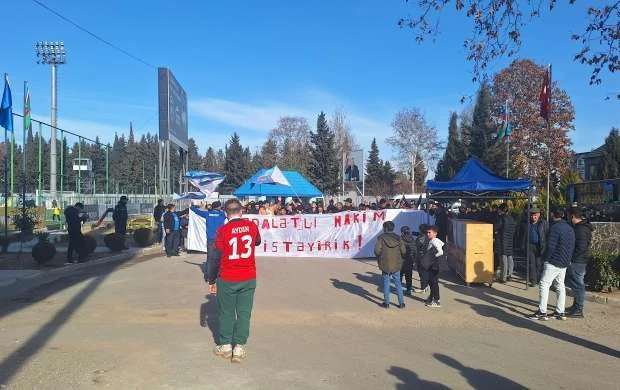 "Turan Tovuz" azarkeşlərindən aksiya: "Ədalətli hakim istəyirik" 