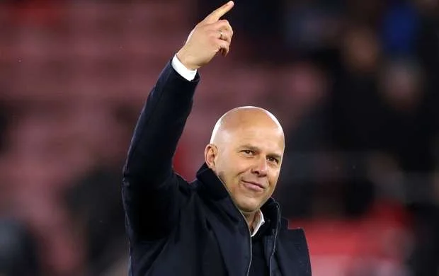 Arne Slot "Arsenal" ilə xal fərqinin 11-ə çatmasına belə münasibət bildirdi
 