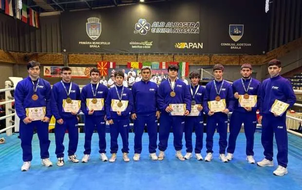 Boksçularımız Rumıniyada 9 medal qazandılar 