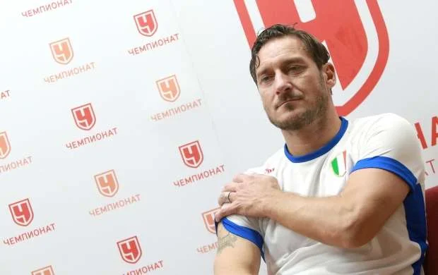 Totti "Roma"nın baş məşqçi postunda kimi görmək istədiyini dedi 