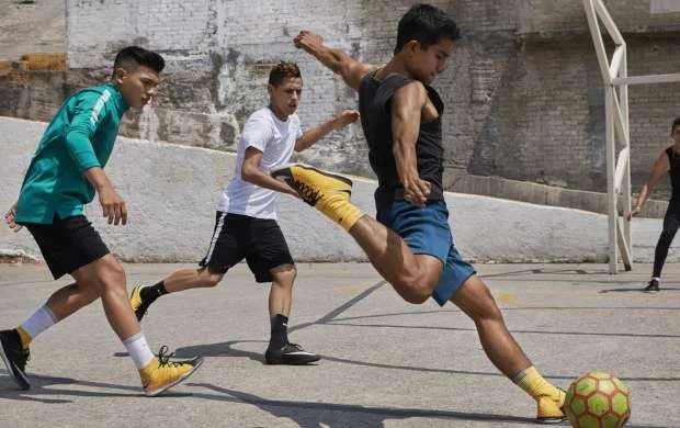 Peşəkar futbol məhəllədən başlayır 