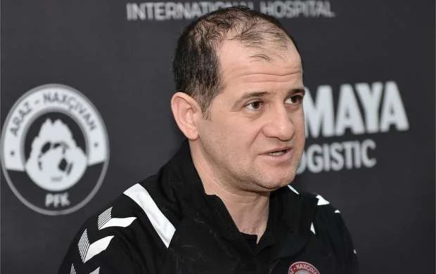 "20 futbolçu mübahisə edir, amma "qırmızı" yalnız Santosa göstərilir" - Elmar Baxşıyev 