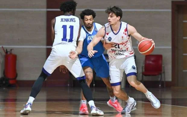 ABL: "Abşeron" "Naxçıvan"ı çətinliklə yendi 