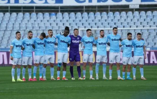 Bolqarıstan futbolunda qeyri-adi hadisə: Sağ futbolçunu bir dəqiqəlik sükutla yad etdilər 
