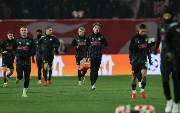 PSV-də həyəcan: Futbolçulardan birində vərəm aşkarlandı 