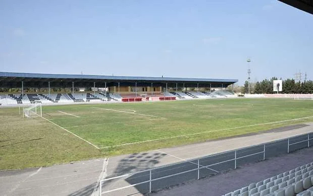 Yevlaxda futbol obyektlərinə baxış keçirildi 