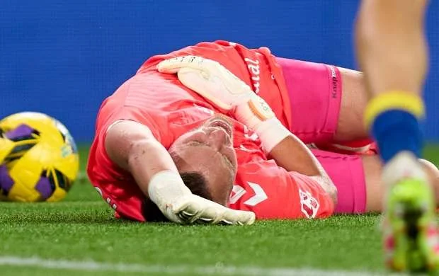 Rəqib futbolçu ilə toqquşan Sillessen əməliyyat edildi 