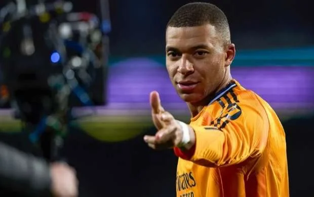 "Real"ın əfsanəsi olmaq üçün onda hər şey var" - Ançelotti Mbappeni Ronaldu ilə müqayisə etdi 