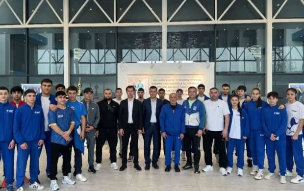 Azərbaycanın yeniyetmə boksçuları Daşkəndə yollandılar 