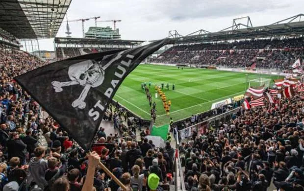 Azarkeşlər stadion almaq üçün milyonlar topladılar - Aksiyaya rəqibin prezidenti də qoşuldu 
