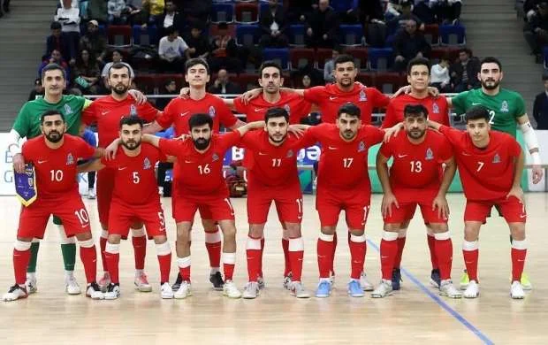 Azərbaycan millisi qrup lideri ilə qarşılaşır 