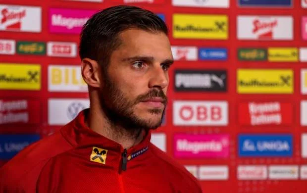 Almaniya klubu 38 yaşlı futbolçu ilə müqavilə yenilədi 
