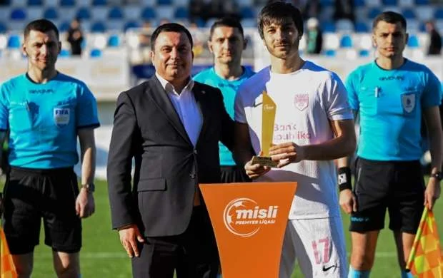 "Sabah"ın futbolçusu mükafatlandırıldı 