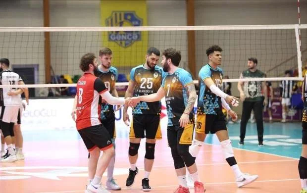 İlk dueli "Xilasedici" qazandı 