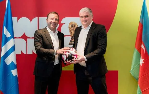 Azərbaycan futboluna kirvə lazım deyil 