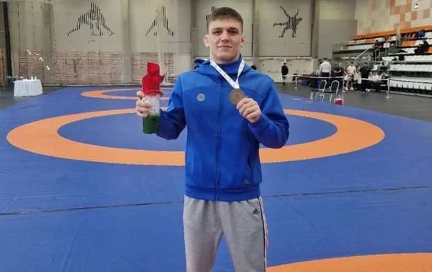 Azərbaycan güləşçisi Budapeştdə qızıl medal qazandı 