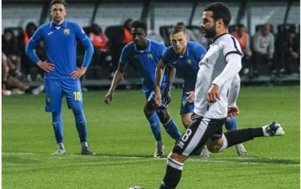 Emin Mahmudov Tuayevi haqladı 