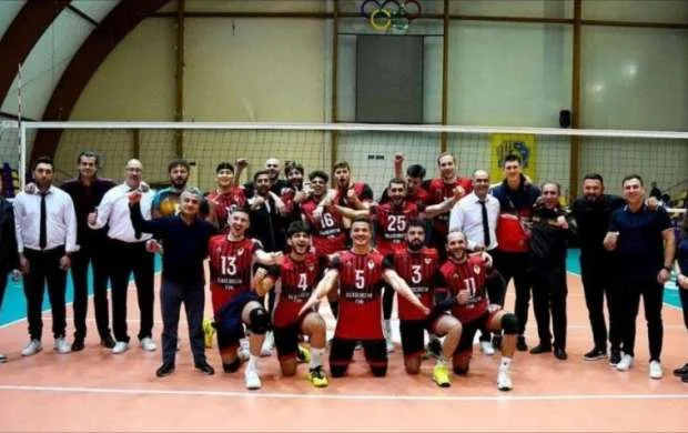 Azərbaycan çempionatının bürünc medalçısı 6 oyunçusu ilə vidalaşdı 