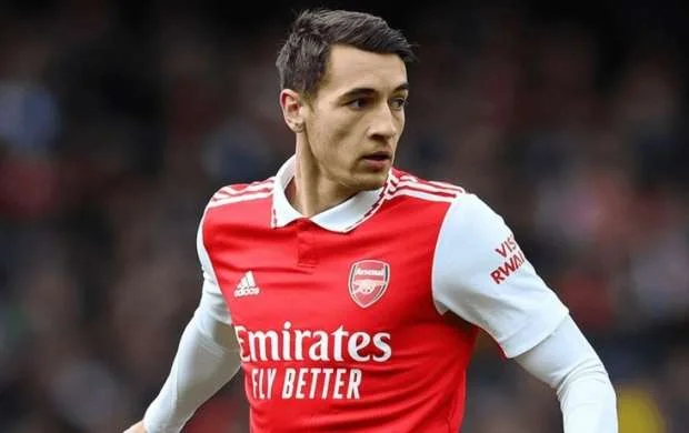 Fransa nəhəngi "Arsenal"ın müdafiəçisini istəyir 