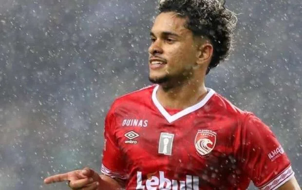 Dünya futbolunda yeni rekord - Braziliyalı vinger tarixə düşdü 