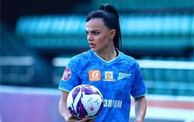 Azərbaycanlı futbolçu Rusiyada yenə turun rəmzi yığmasına seçildi 