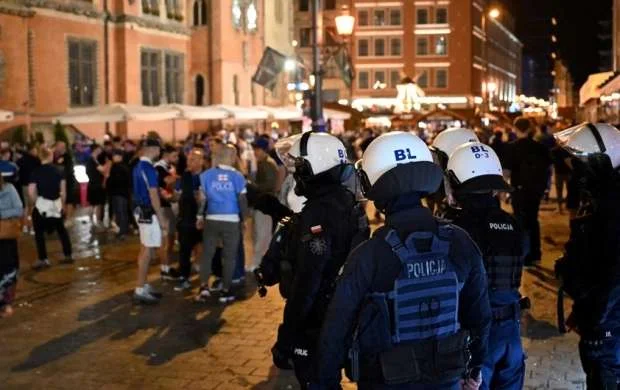 "Çelsi" və "Betis" fanatları dalaşdılar 